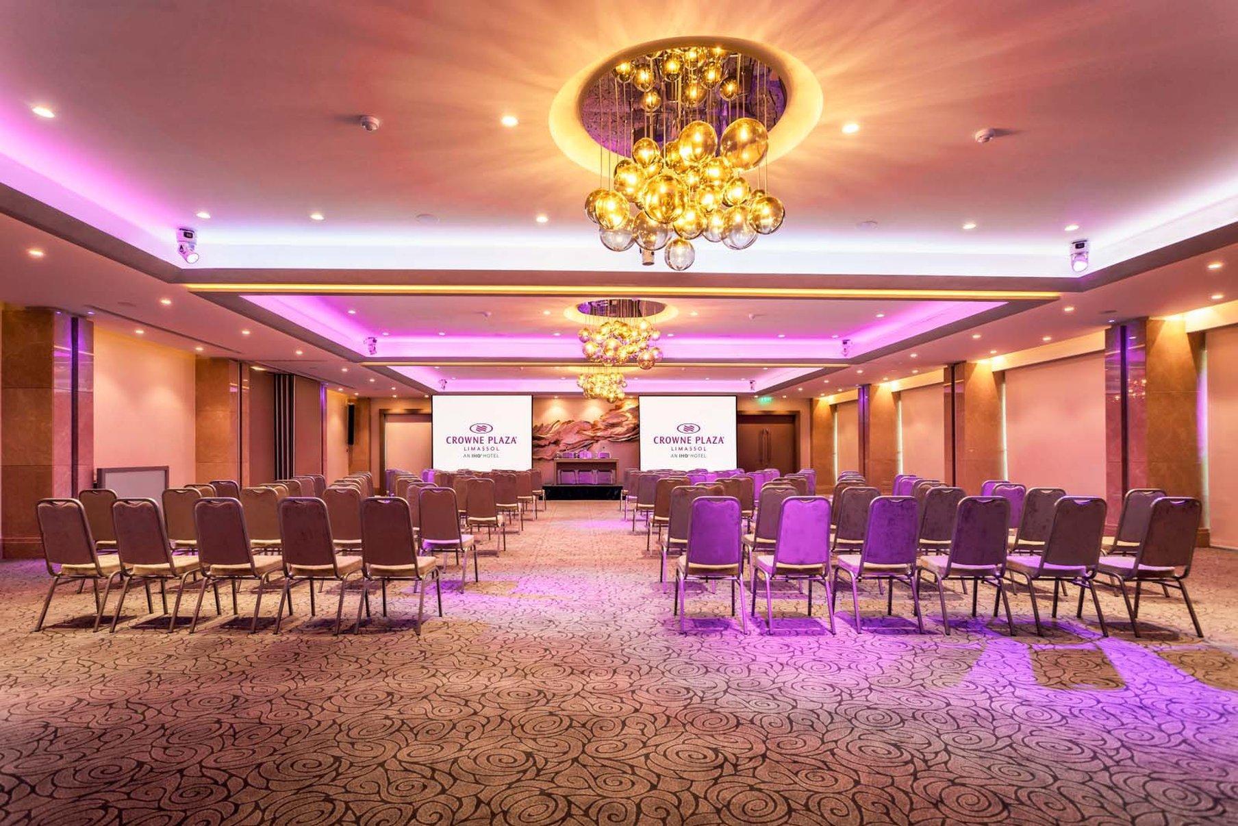 מלון Crowne Plaza By Ihg 4*
