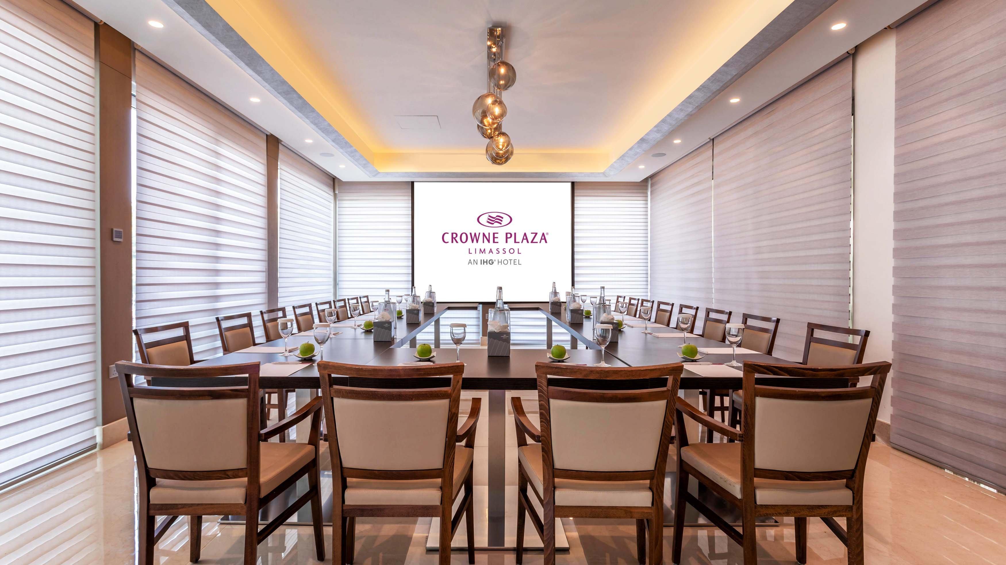 Crowne Plaza By Ihg 4*
