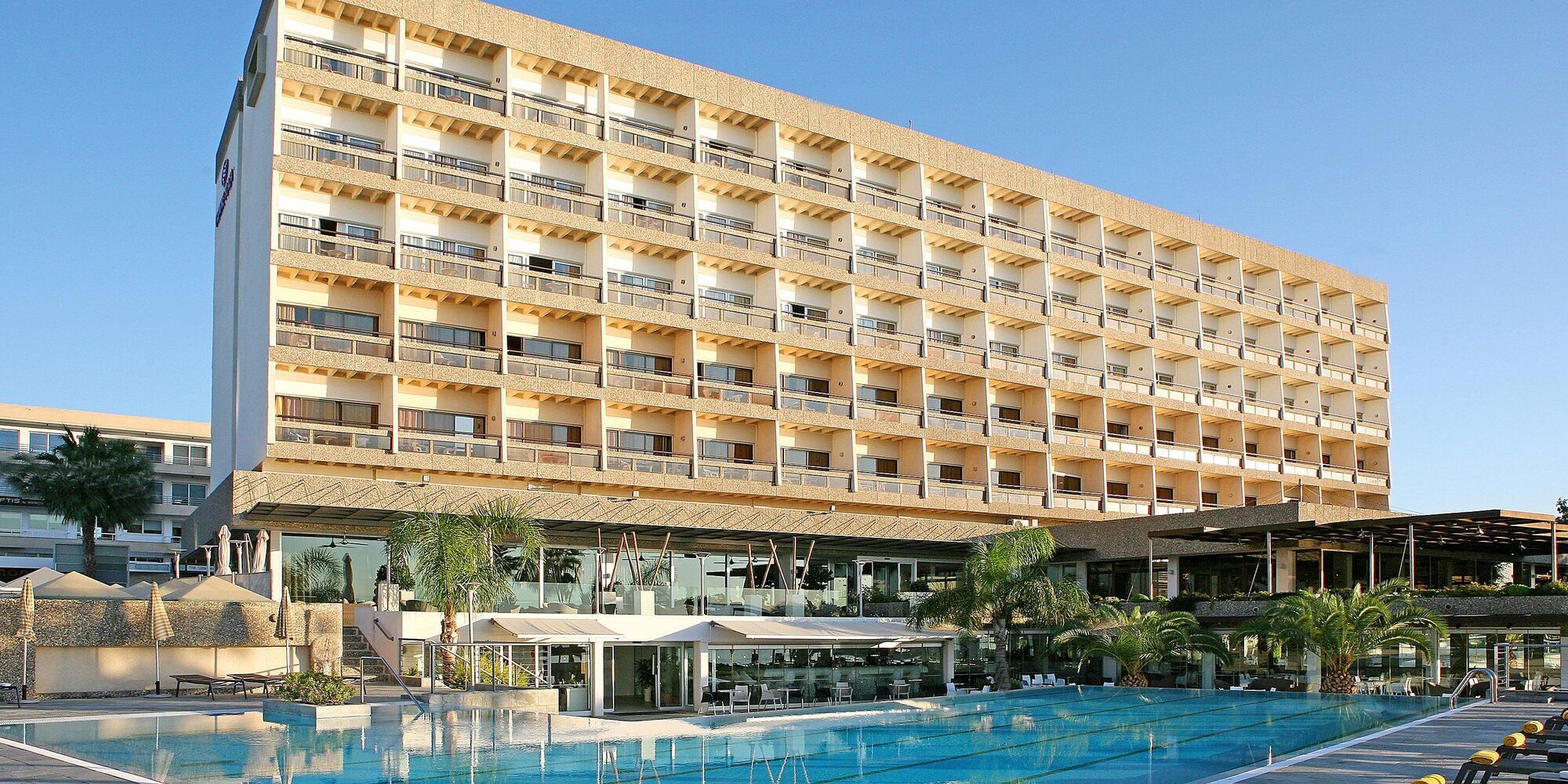 Crowne Plaza By Ihg מלון